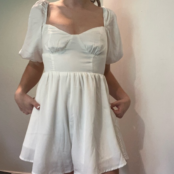 Hello Molly White Romper “beggin for your romper white” - Picture 4 of 4